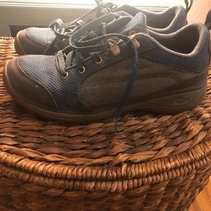 Chaco Shoes - Chacos hiking shoe Chaco Shoes - Chacos hiking shoe